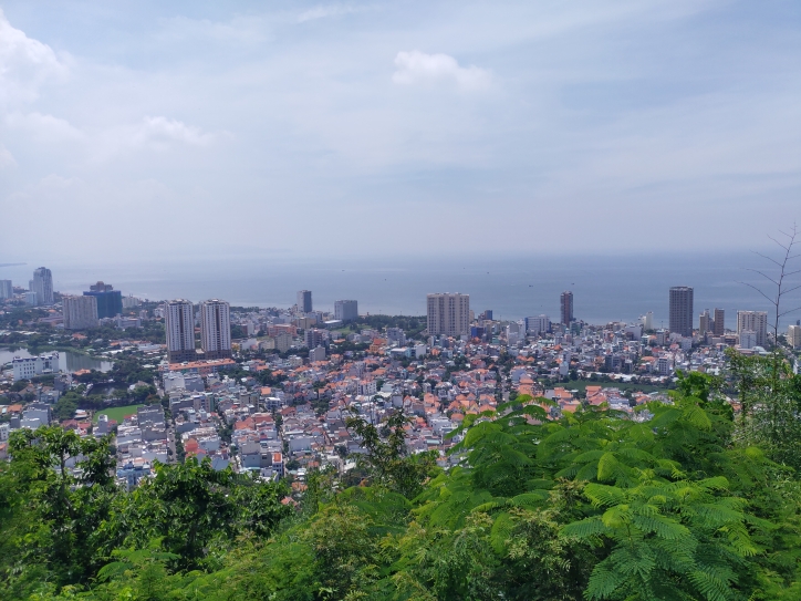 Thành phố nhìn từ ngọn Hải đăng (Núi nhỏ - TP Vũng Tàu)
